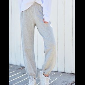 LIGHT GREY SWEATPANTS
